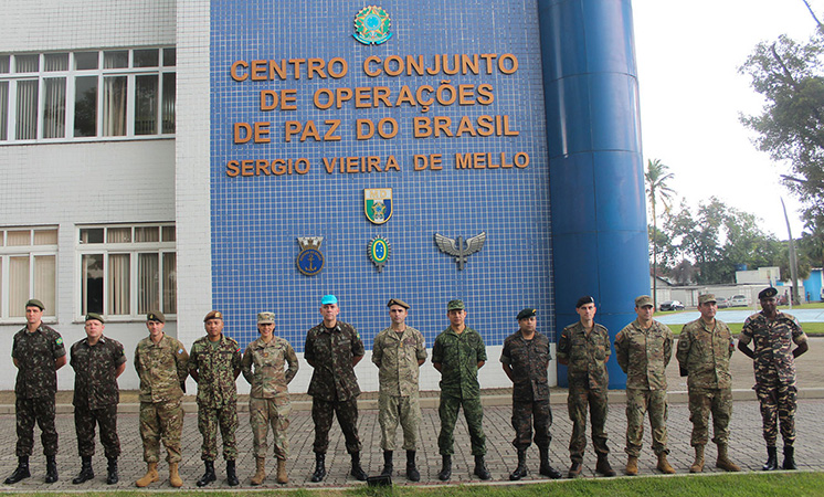 Oficiais de Nações Amigas do Curso de Comando e Estado-Maior realizam visitas à Organizações Militares sediadas na Guarnição da Vila Militar